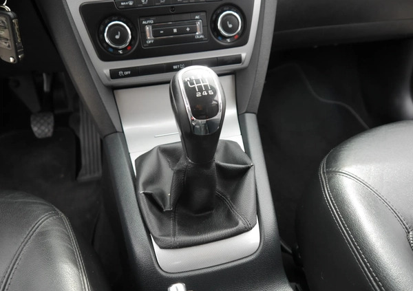 Skoda Octavia cena 24800 przebieg: 281485, rok produkcji 2011 z Ciechanów małe 277